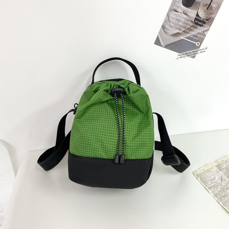 Personalized tooling neck water bottle bag boys street cool large capacity outdoor commuting storage mobile phone bag messenger bag зелений
Personalized tooling neck water bottle bag boys street cool large capacity outdoor commuting storage mobile phone bag messenger bag зелений