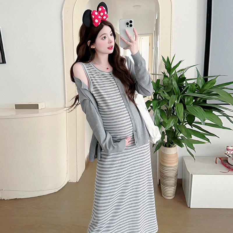 Spring/Summer 2026 Maternity Cardigan with Bear Buckle & Butterfly Embroidery + Ice Silk Striped Vest Dress M
Spring/Summer 2026 Maternity Cardigan with Bear Buckle & Butterfly Embroidery + Ice Silk Striped Vest Dress M