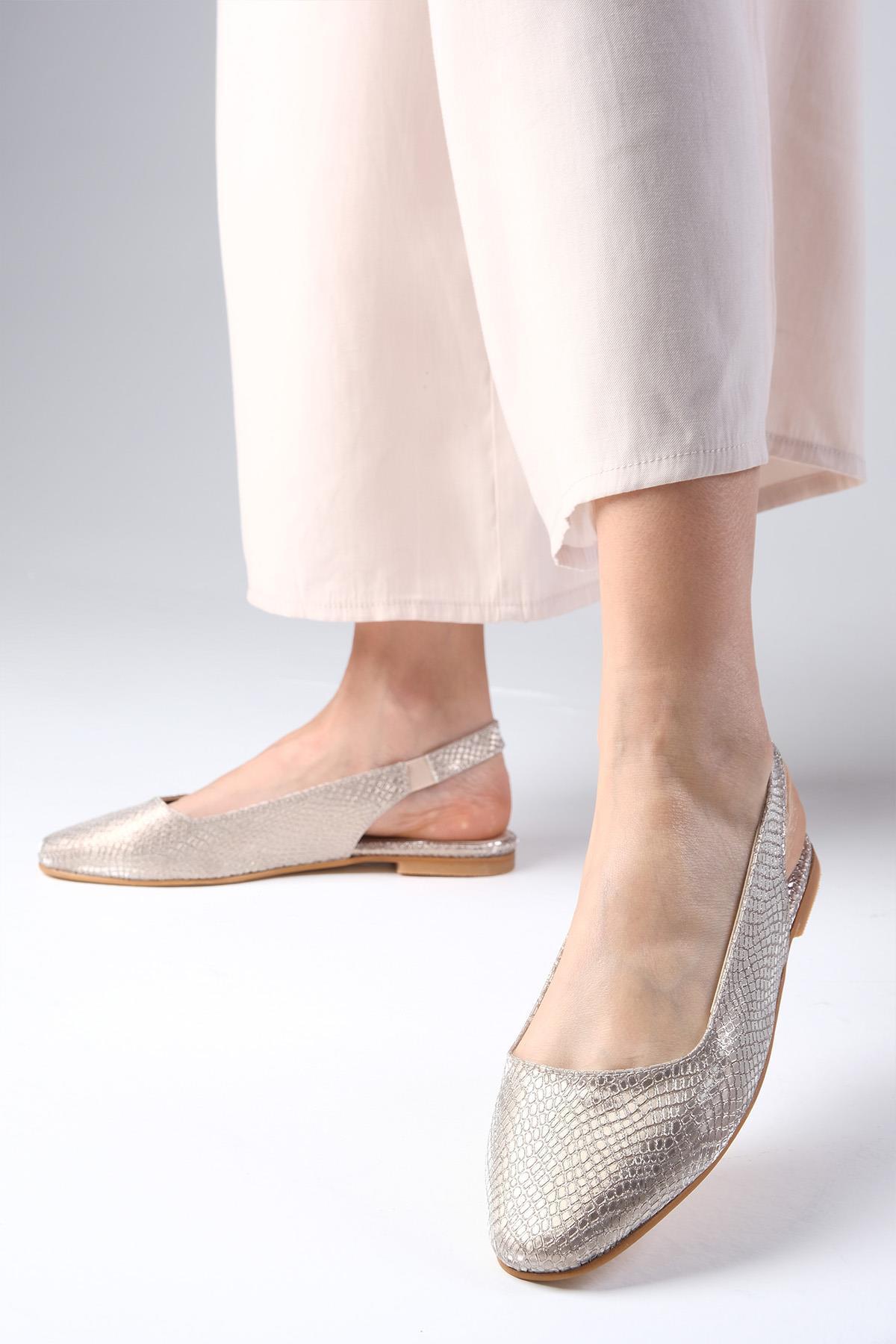 Жіночі туфлі на плоскій підошві Mio Gust Ally Gold Color Snakeskin Patterned Blunt Toe Open Back Back Balerina 35
Жіночі туфлі на плоскій підошві Mio Gust Ally Gold Color Snakeskin Patterned Blunt Toe Open Back Back Balerina 35