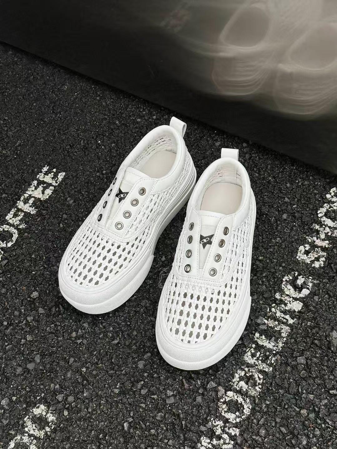 Platform white shoes women s new summer wear fashionable versatile hollow breathable non-slip sports casual women s shoes 40 білий
Platform white shoes women s new summer wear fashionable versatile hollow breathable non-slip sports casual women s shoes 40 білий