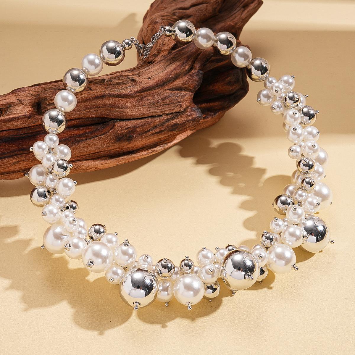 European and American imitation pearls irregular geometric beaded collarbone chain retro baroque elegant necklace
European and American imitation pearls irregular geometric beaded collarbone chain retro baroque elegant necklace