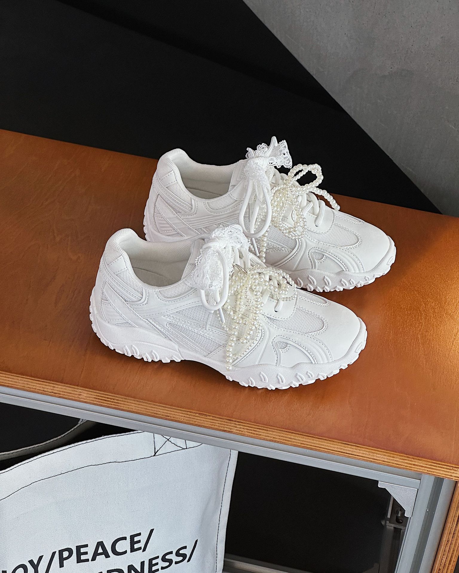 Inner height increase women s new small thick-soled women s shoes sports and leisure shoes mesh breathable 40 білий
Inner height increase women s new small thick-soled women s shoes sports and leisure shoes mesh breathable 40 білий