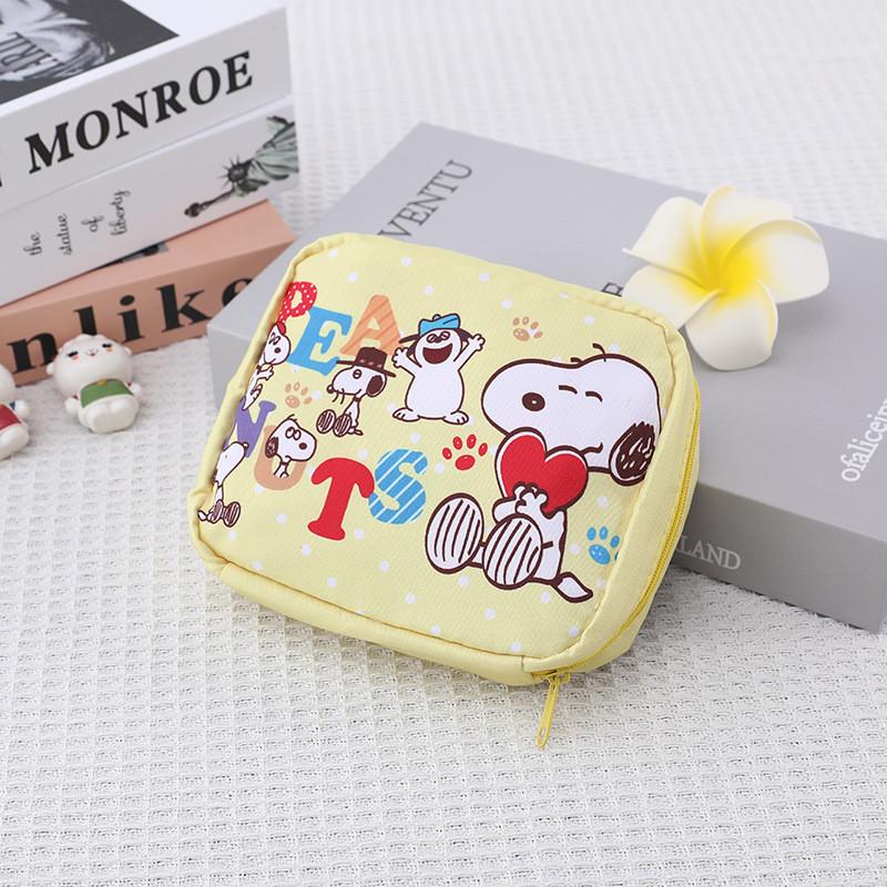 Тематический маленький органайзер из ткани Оксфорд для макияжа и мелких аксессуаров Yellow Letter Snoo
Тематический маленький органайзер из ткани Оксфорд для макияжа и мелких аксессуаров Yellow Letter Snoo