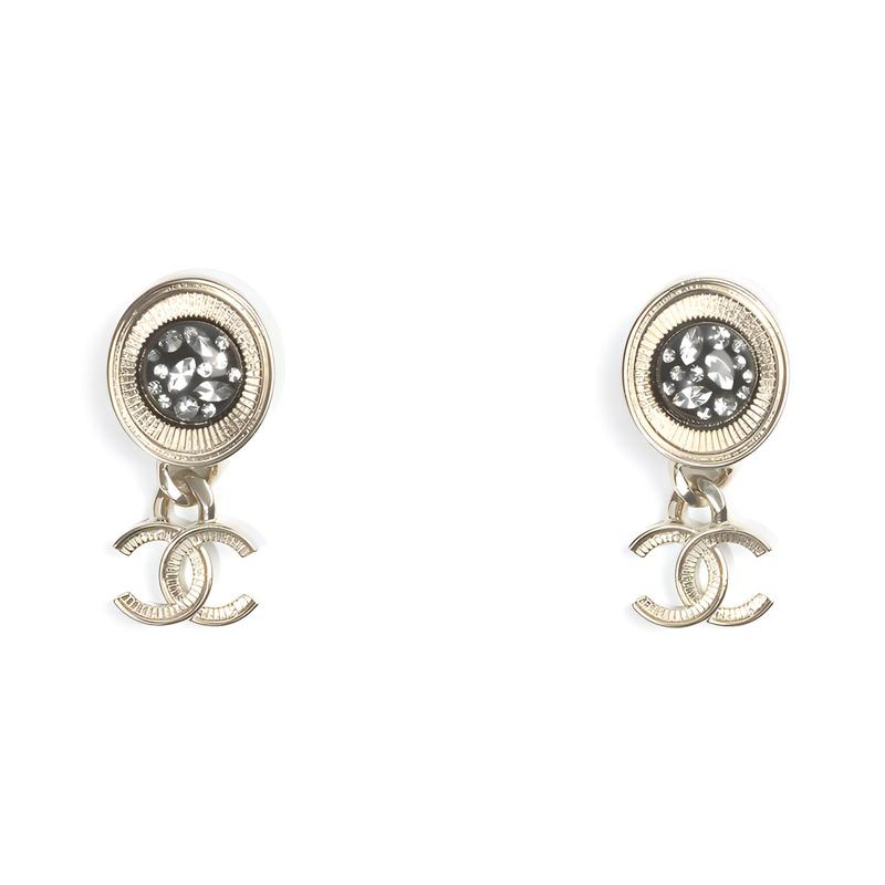 CHANEL Double C Round Metal Precious Resin Rhinestone Earrings Women s Gold золотий
CHANEL Double C Round Metal Precious Resin Rhinestone Earrings Women s Gold золотий