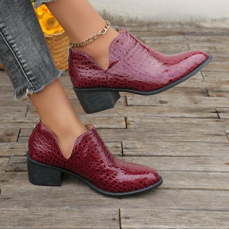 Large size pointed small leather shoes women s 2024 autumn new wear fashion high heels fashion shoes thick heel shallow mouth 35 чёрный
Large size pointed small leather shoes women s 2024 autumn new wear fashion high heels fashion shoes thick heel shallow mouth 35 чёрный