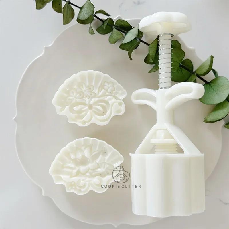 Форма для лунного торта в форме цветка лотоса, 50 г, 3D, ручная пластиковая форма для лунного торта, китайский десерт, инструмент для выпечки праздничного торта
Форма для лунного торта в форме цветка лотоса, 50 г, 3D, ручная пластиковая форма для лунного торта, китайский десерт, инструмент для выпечки праздничного торта