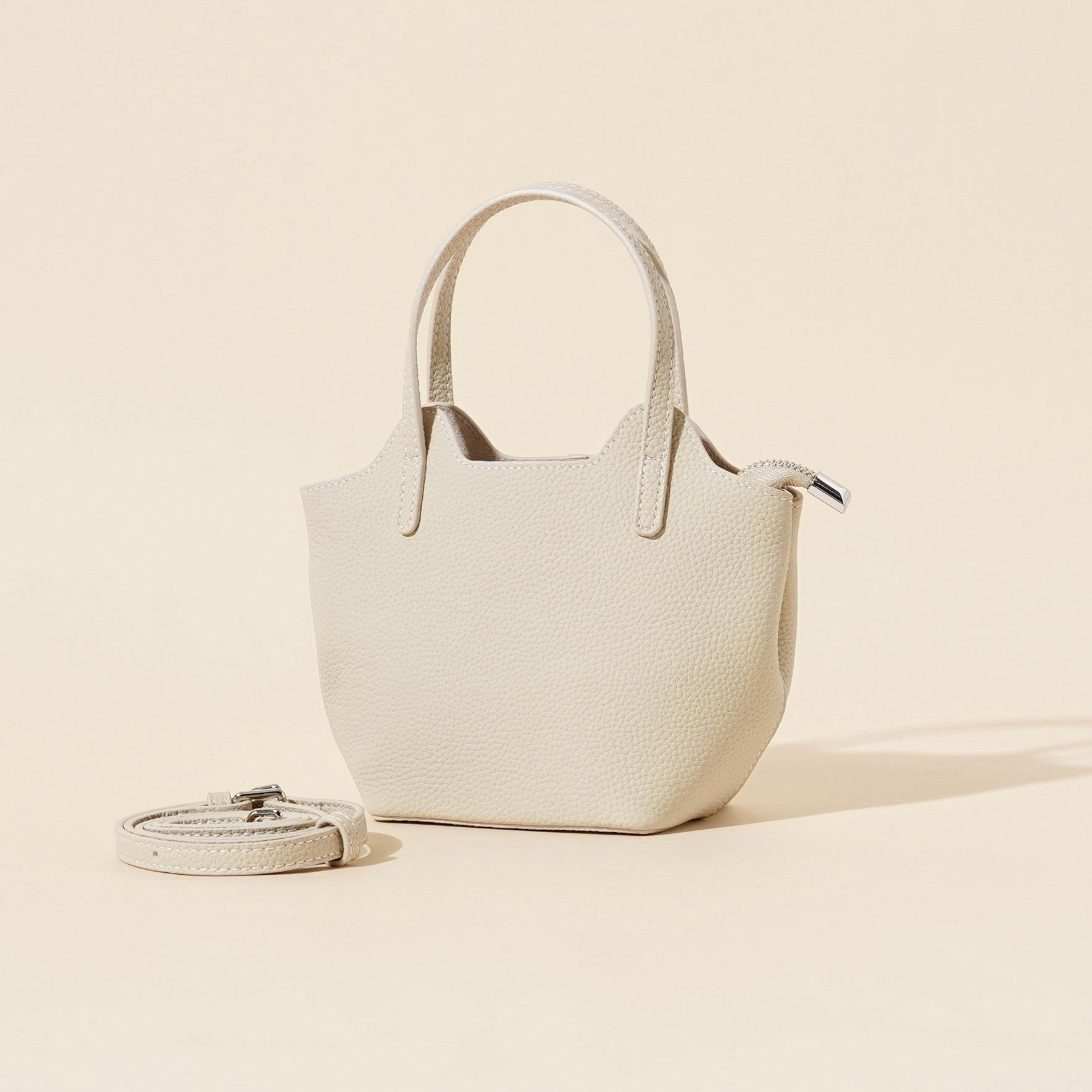 2025 осень и зима новая классическая сумка-корзина из коровьей кожи первого слоя женская сумка-тоут повседневная универсальная модная высококлассная настоящая 21*10*16cm
2025 осень и зима новая классическая сумка-корзина из коровьей кожи первого слоя женская сумка-тоут повседневная универсальная модная высококлассная настоящая 21*10*16cm