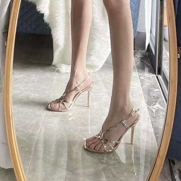 2025 summer thin heel pointed empty women s sandals new large size fashion temperament gold one-word buckle with European and American style 35
2025 summer thin heel pointed empty women s sandals new large size fashion temperament gold one-word buckle with European and American style 35