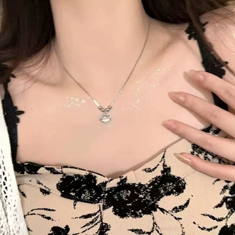 Ice Through Chalcedony Pendant Necklace Niche Flower Zircon Bow Premium Clavicle Chain Aquamarine Versatile Jewelry
Ice Through Chalcedony Pendant Necklace Niche Flower Zircon Bow Premium Clavicle Chain Aquamarine Versatile Jewelry
