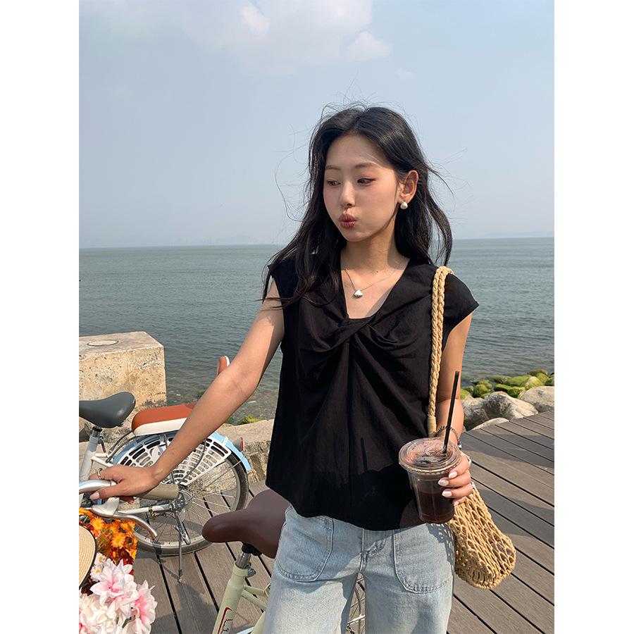 Huang Zheng Women s Sleeveless V-neck Twist Top - Chic, Solid Color, Lightweight, Summer 2025 Style, Simple & Elegant. One Size
Huang Zheng Women s Sleeveless V-neck Twist Top - Chic, Solid Color, Lightweight, Summer 2025 Style, Simple & Elegant. One Size