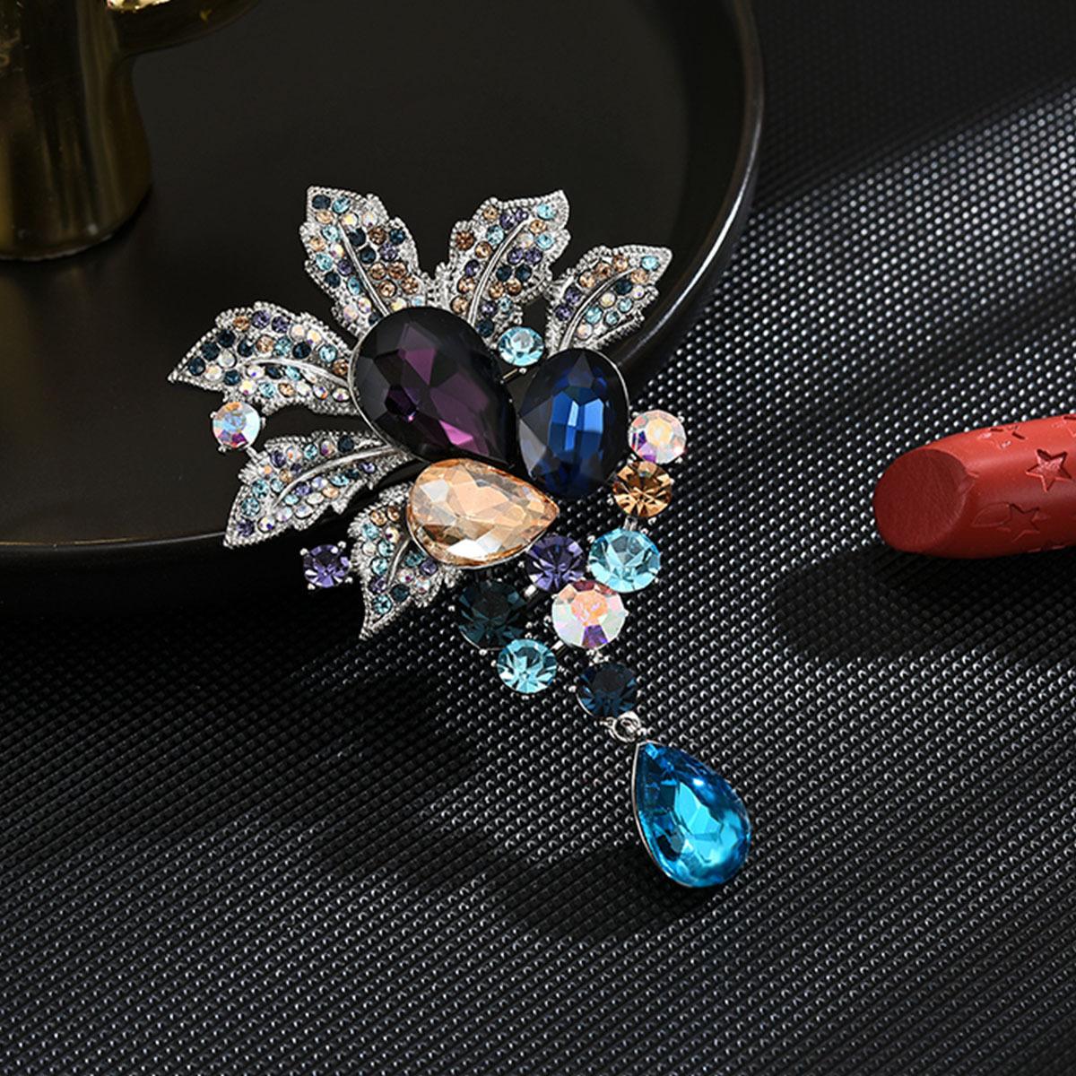 Women s Light Luxury Retro Elegant Bodhi Leaf brooch Palace style Baroque style jacket with anti glare chest flower
Women s Light Luxury Retro Elegant Bodhi Leaf brooch Palace style Baroque style jacket with anti glare chest flower