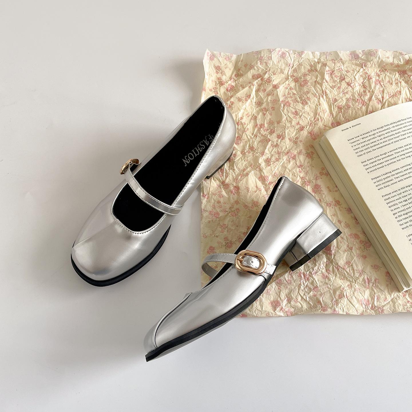 Французские ретро туфли Мэри Джейн с красным ртом, на толстом каблуке, женские, летние 2025, новые, универсальные, с юбкой, с круглым носком 39 серебряный
Французские ретро туфли Мэри Джейн с красным ртом, на толстом каблуке, женские, летние 2025, новые, универсальные, с юбкой, с круглым носком 39 серебряный