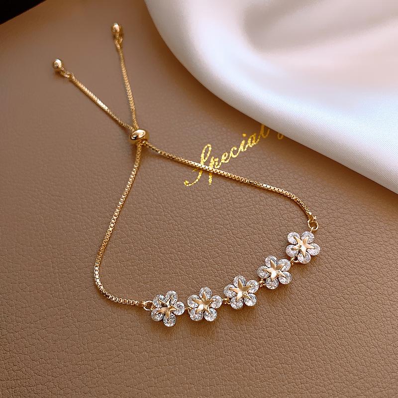 2021 Fashion Adjustable Gold Five Small Flowers Five Pointed Star Zircon Pull Adjustable BR20Y0183
2021 Fashion Adjustable Gold Five Small Flowers Five Pointed Star Zircon Pull Adjustable BR20Y0183