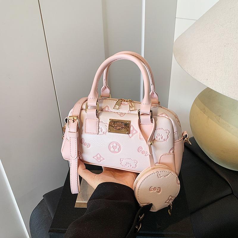 Contrasting color portable women s bag summer embossed niche high-end bowling bag versatile messenger bag розовый
Contrasting color portable women s bag summer embossed niche high-end bowling bag versatile messenger bag розовый