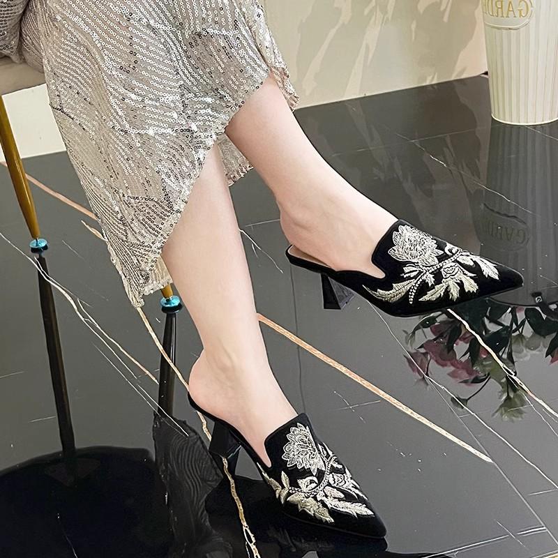 Pointed half-drag high heels summer new new Chinese heavy industry embroidery light luxury embroidery shoes women 40 абрикосовий
Pointed half-drag high heels summer new new Chinese heavy industry embroidery light luxury embroidery shoes women 40 абрикосовий