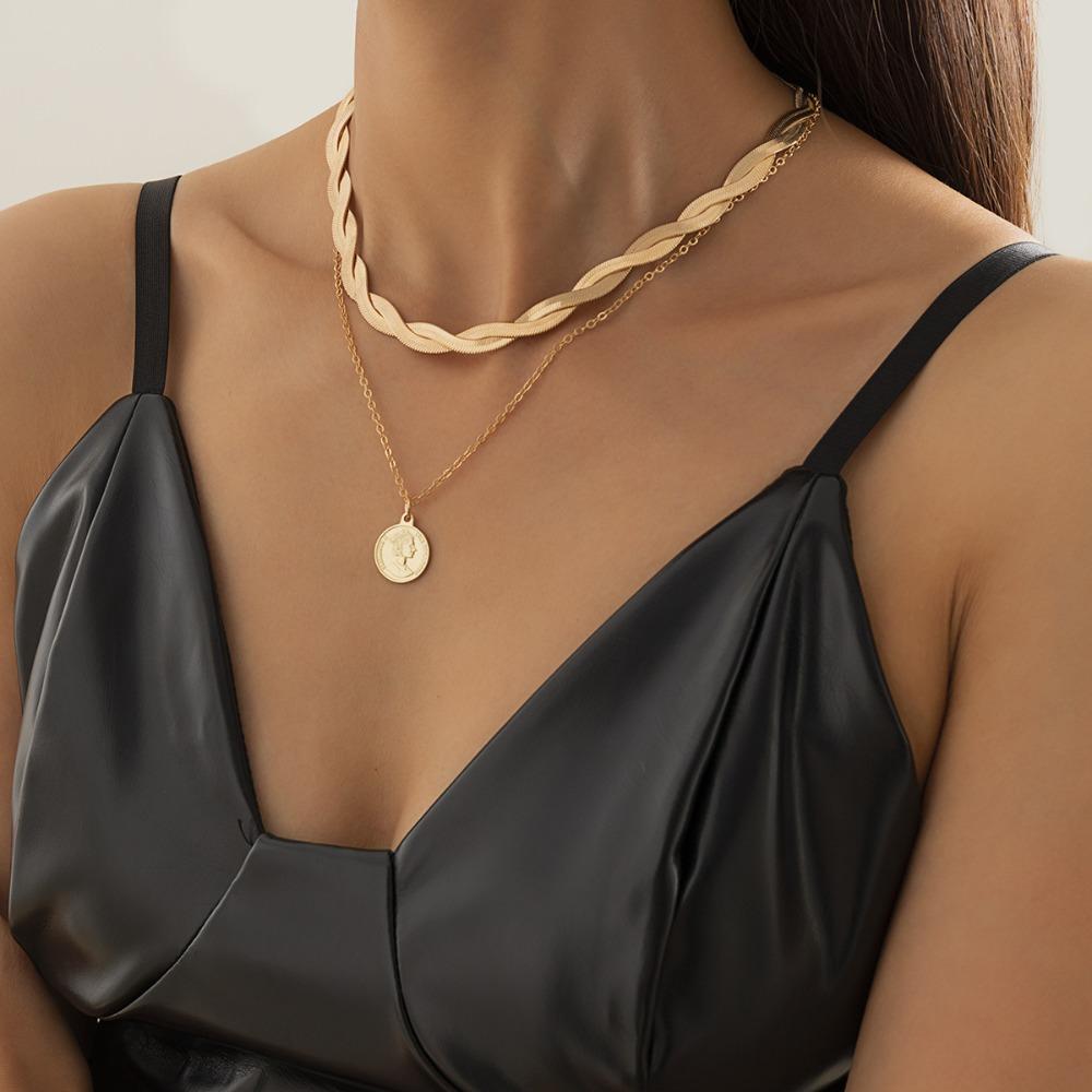 Temperament Flat Snake Bone Chain Necklace Fashion Necklace New Collarbone Chain Necklace
Temperament Flat Snake Bone Chain Necklace Fashion Necklace New Collarbone Chain Necklace