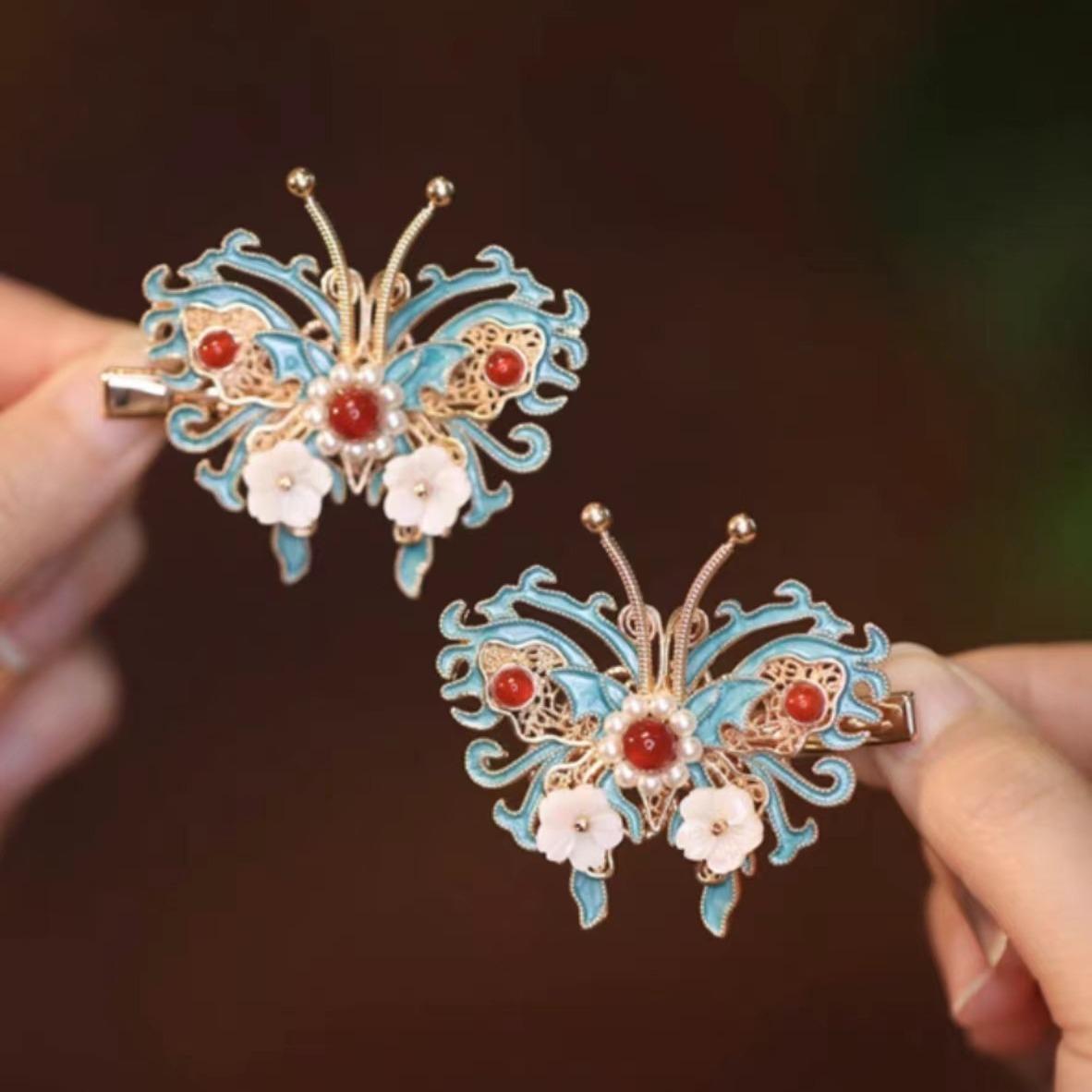 New Retro and Dynamic Short Tassel Blue Bead Hair Clip, Headwear, Court Classical Charm
New Retro and Dynamic Short Tassel Blue Bead Hair Clip, Headwear, Court Classical Charm