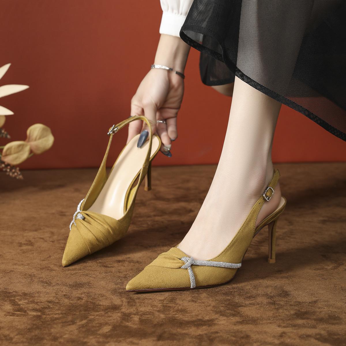 Новые черные туфли-лодочки с острым носком для женщин, профессиональные, не утомляющие ноги, летние сандалии баотоу со стразами для женщин с юбками 39 жёлтый
Новые черные туфли-лодочки с острым носком для женщин, профессиональные, не утомляющие ноги, летние сандалии баотоу со стразами для женщин с юбками 39 жёлтый