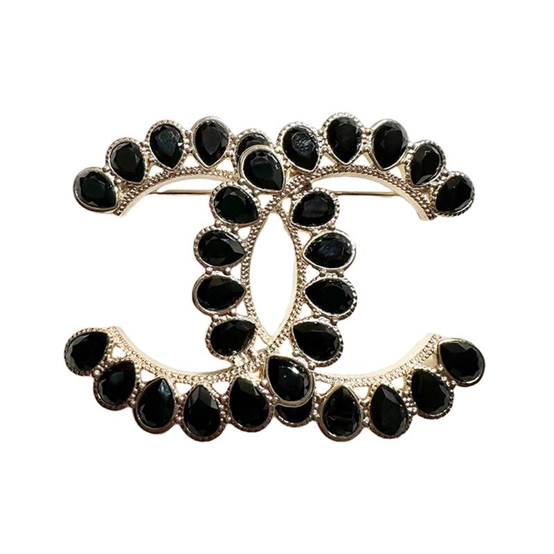 CHANEL Double C Hollow Brooch Women s Gold золотий
CHANEL Double C Hollow Brooch Women s Gold золотий