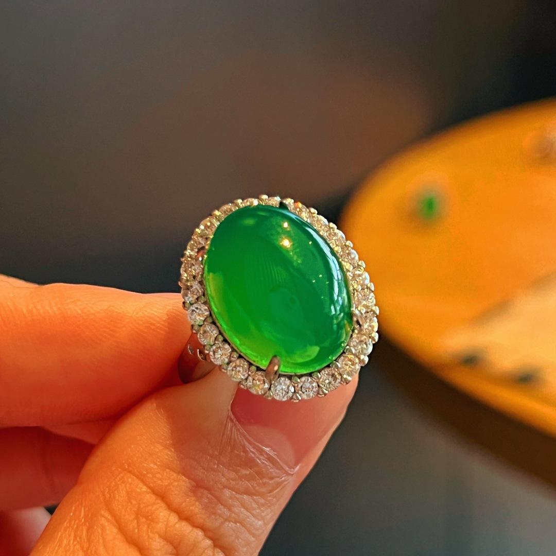 Full Green, Yang Green, Natural Agate Green Chalcedony Ring, Women S Opening Is Slightly Inlaid, And The Real Shot Is Fidelity.
Full Green, Yang Green, Natural Agate Green Chalcedony Ring, Women S Opening Is Slightly Inlaid, And The Real Shot Is Fidelity.