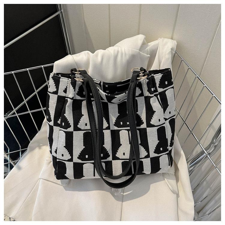 Корейская версия ins большая вместительная сумка-тоут женская 2024 новинка модная сумка для мамочек студенческая сумка через плечо для поездок на работу чёрный
Корейская версия ins большая вместительная сумка-тоут женская 2024 новинка модная сумка для мамочек студенческая сумка через плечо для поездок на работу чёрный