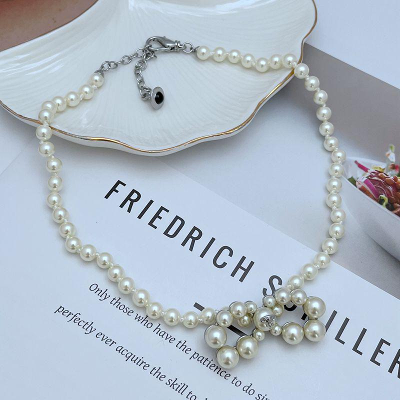 Retro Style Pearl Saturn Bowknot Necklace for Women платиновий
Retro Style Pearl Saturn Bowknot Necklace for Women платиновий
