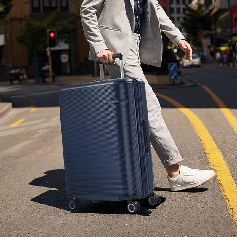 Samsonite QD3 20-inch Business Carry-on Suitcase
Samsonite QD3 20-inch Business Carry-on Suitcase