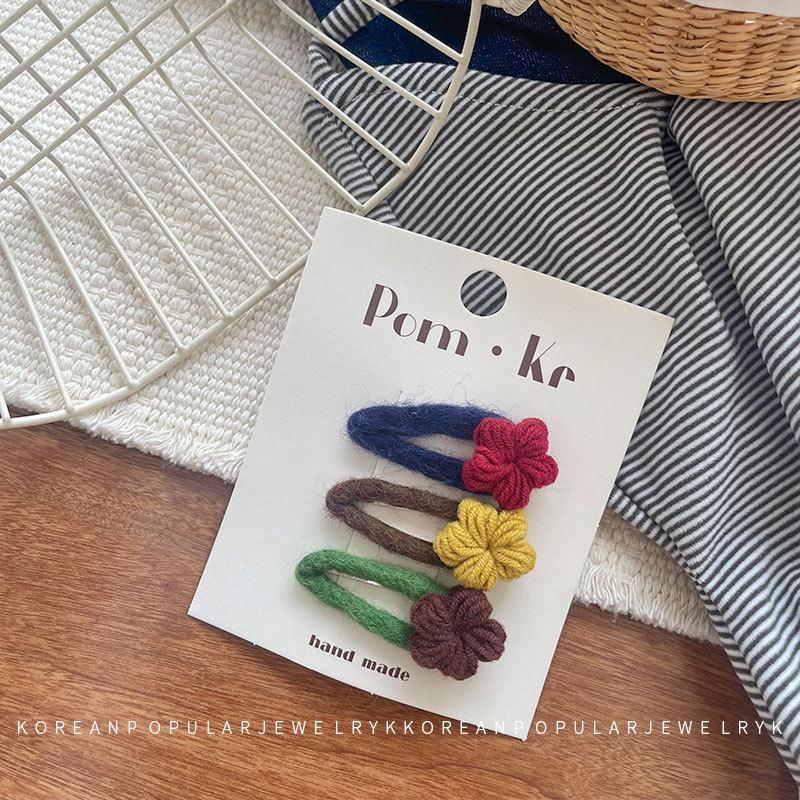 Набор вязаных крючком корейских цветов ручной работы для волос на осень: Женские и детские резинки для волос в хвостик и милые заколки для боковых прядей
Набор вязаных крючком корейских цветов ручной работы для волос на осень: Женские и детские резинки для волос в хвостик и милые заколки для боковых прядей