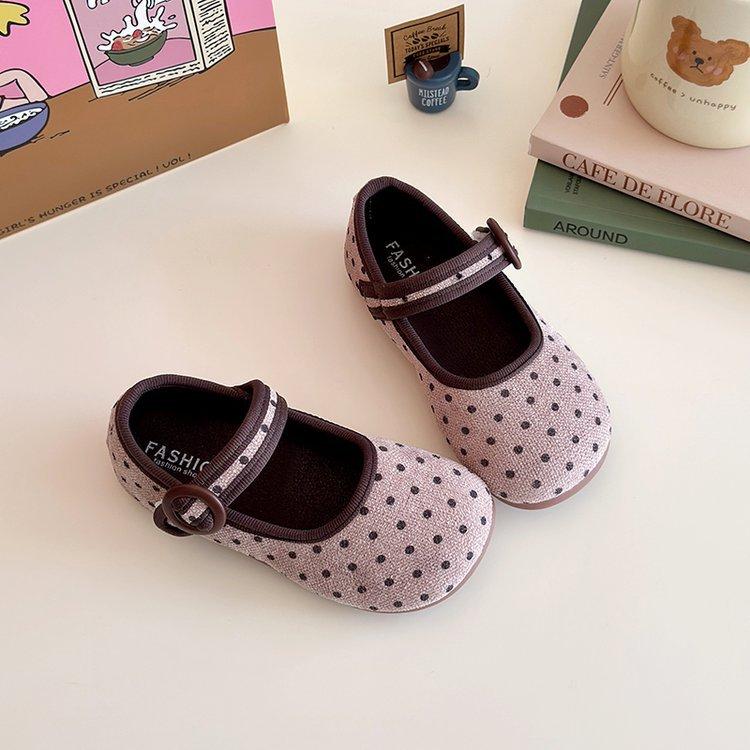 Корейская версия бархатных туфель принцессы в горошек для девочек 2025 весна новая детская одинарная обувь мягкая подошва детские маленькие кожаные туфли зарубежный стиль 33 розовый
Корейская версия бархатных туфель принцессы в горошек для девочек 2025 весна новая детская одинарная обувь мягкая подошва детские маленькие кожаные туфли зарубежный стиль 33 розовый