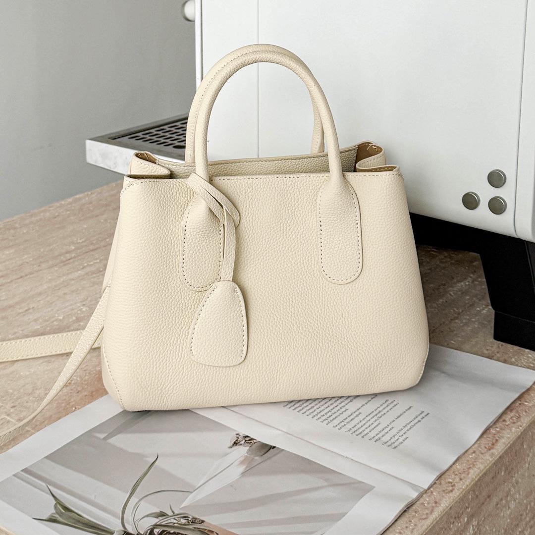 Women s Genuine Leather Large Capacity Crossbody Handbag - Summer 2025 Collection кремовый/белый
Women s Genuine Leather Large Capacity Crossbody Handbag - Summer 2025 Collection кремовый/белый