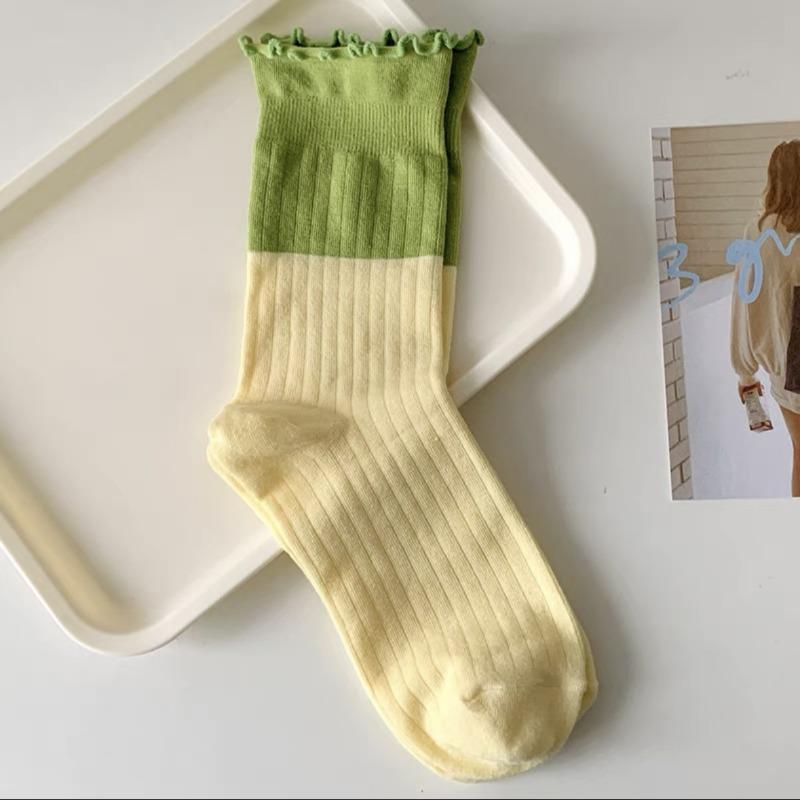 Дофаминовые носки до середины икры черного цвета с отделкой по краю уха в сочетании с милыми гольфами до бедра пастельных цветов макарон 1 pair зелёный/жёлтый
Дофаминовые носки до середины икры черного цвета с отделкой по краю уха в сочетании с милыми гольфами до бедра пастельных цветов макарон 1 pair зелёный/жёлтый