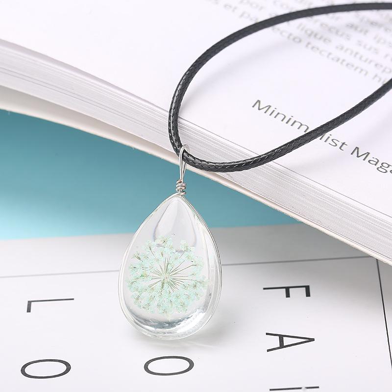 Hand-Wrapped Water Drop Dried Flower Pendant Dried Flower Plant Specimen Glass Creative Simple Necklace Pendant N733 світло-зелений колір
Hand-Wrapped Water Drop Dried Flower Pendant Dried Flower Plant Specimen Glass Creative Simple Necklace Pendant N733 світло-зелений колір