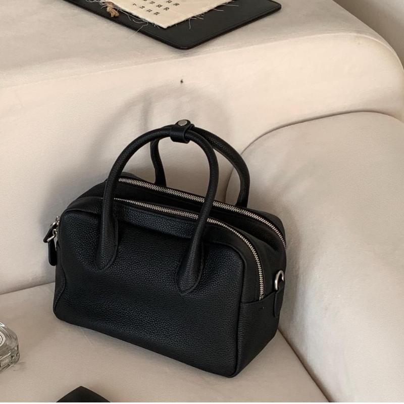 Minimalist Solid Color Bost Bag With Strap Women Fashi Soft Pillow Bag Multi-pocket Crossbody Shoulder Bag Commute Handbag 23x12x17cm чёрный
Minimalist Solid Color Bost Bag With Strap Women Fashi Soft Pillow Bag Multi-pocket Crossbody Shoulder Bag Commute Handbag 23x12x17cm чёрный