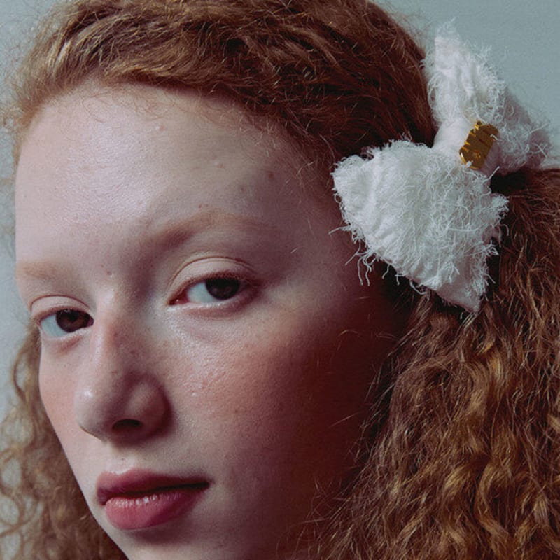 Elizabeth Moments Fluffy Chiffon Ribbon Hair pin ONE
Elizabeth Moments Fluffy Chiffon Ribbon Hair pin ONE