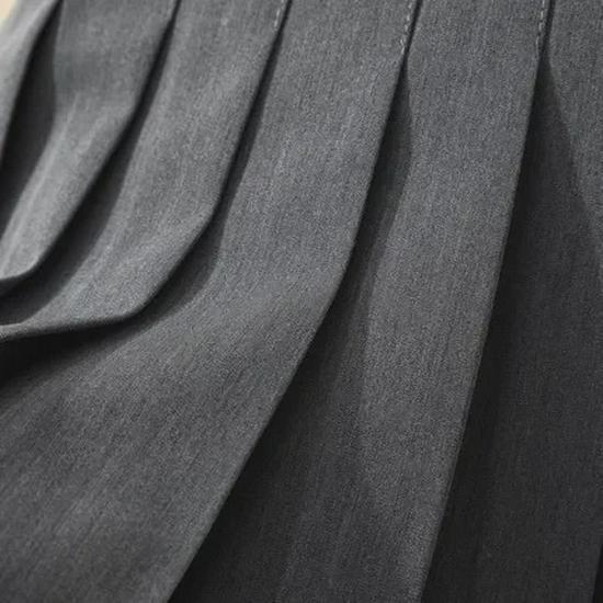 New Black & Gray A20 Small Pleated Skirt - Slim Fit, Anti-Exposure, Ideal for Spring/Autumn College Wear. M сірий колір
New Black & Gray A20 Small Pleated Skirt - Slim Fit, Anti-Exposure, Ideal for Spring/Autumn College Wear. M сірий колір
