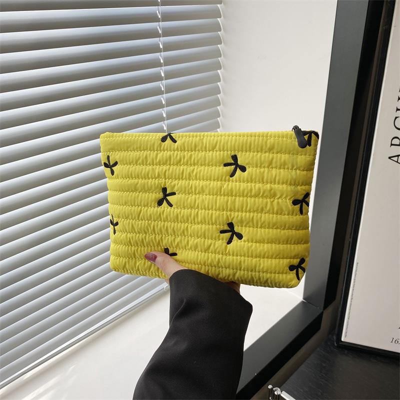Korean Style Cute Makeup Bag with Zipper Large Capacity Cosmetic Bag Embroidery Bow Wash Storage Bag
Korean Style Cute Makeup Bag with Zipper Large Capacity Cosmetic Bag Embroidery Bow Wash Storage Bag