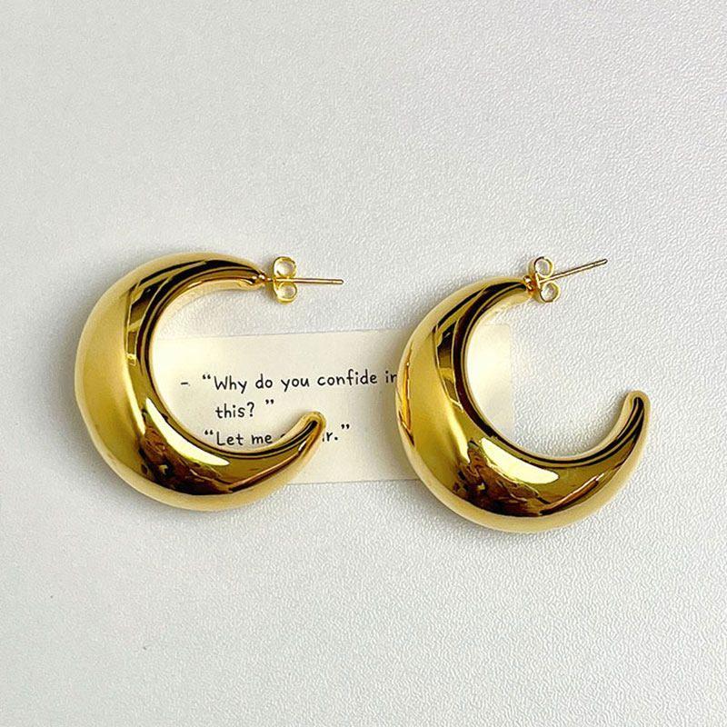 Cold Wind Fashion Special-Interest Design Fall and Winter Ear Studs Circle Gold
Cold Wind Fashion Special-Interest Design Fall and Winter Ear Studs Circle Gold