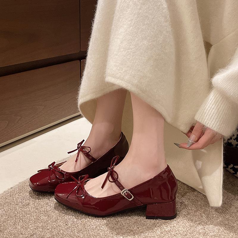 Gentle sweet beans! Temperament square head bow with Mary Jane shoes women s spring 2025 new thick heel single shoes 35 серебряный
Gentle sweet beans! Temperament square head bow with Mary Jane shoes women s spring 2025 new thick heel single shoes 35 серебряный