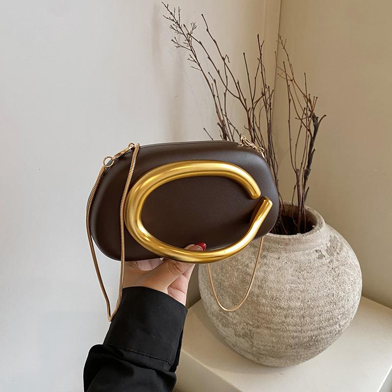 Европейские и американские тренды классическая круглая коробка ручная сумка для ужина мини маленькая сумка ретро металлическая ручка цепочка на плечо сумка-мессенджер
Европейские и американские тренды классическая круглая коробка ручная сумка для ужина мини маленькая сумка ретро металлическая ручка цепочка на плечо сумка-мессенджер