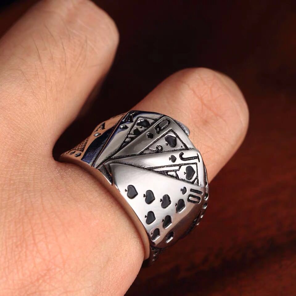 Vintage Vintage Personalized Poker Ring With An Open Mouth Design One Size серебряный
Vintage Vintage Personalized Poker Ring With An Open Mouth Design One Size серебряный
