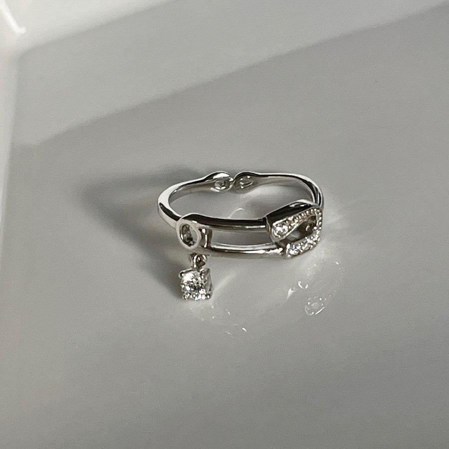 Модное и персонализированное кольцо на указательный палец в японском и корейском стиле, нишевое и универсальное, милые кольца-булавки для женщин Opening adjustable белый
Модное и персонализированное кольцо на указательный палец в японском и корейском стиле, нишевое и универсальное, милые кольца-булавки для женщин Opening adjustable белый