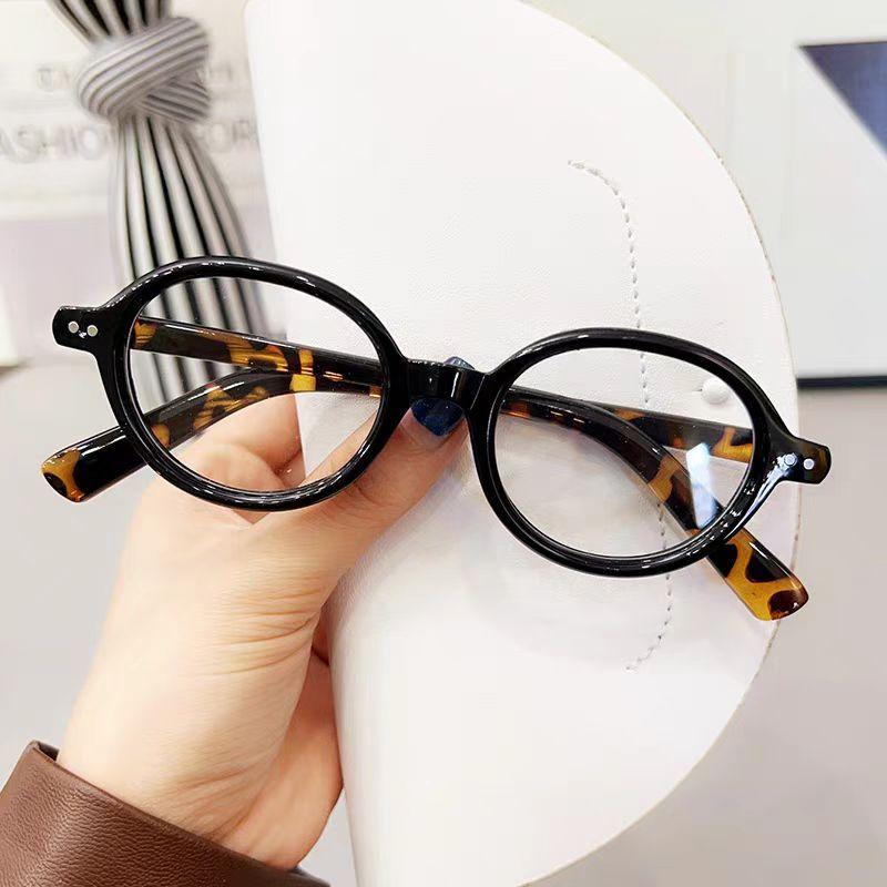 Овальная маленькая оправа ретро женские корейские простые очки анти-синий свет очки защита глаз женские оптические очки очки
Овальная маленькая оправа ретро женские корейские простые очки анти-синий свет очки защита глаз женские оптические очки очки