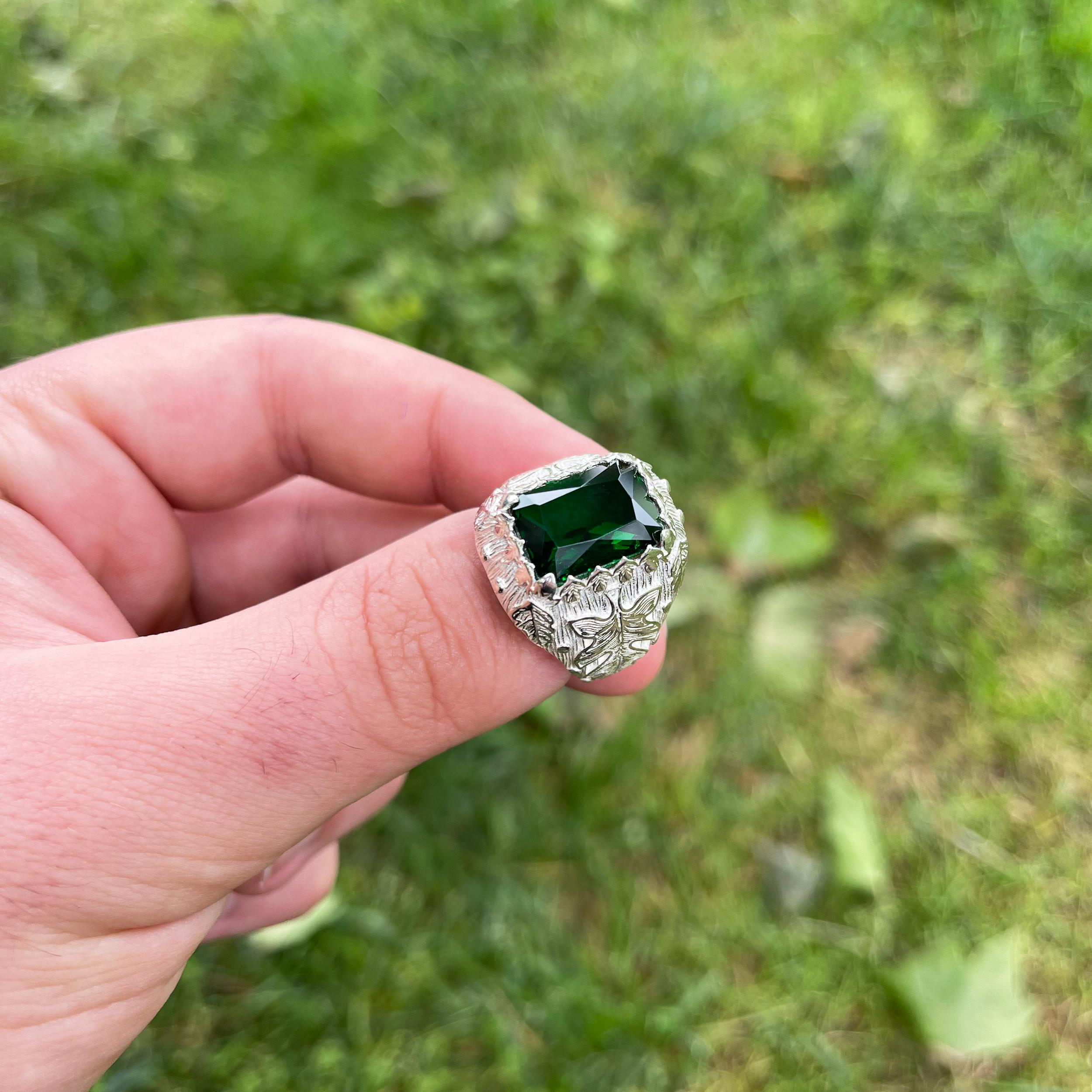 925K Sterling Silver Emerald Stone Men s Ring, Unique Handmade Turkish Design, Perfect Gift for Him, Elegant Green stone Ring for Men 7 срібний
925K Sterling Silver Emerald Stone Men s Ring, Unique Handmade Turkish Design, Perfect Gift for Him, Elegant Green stone Ring for Men 7 срібний