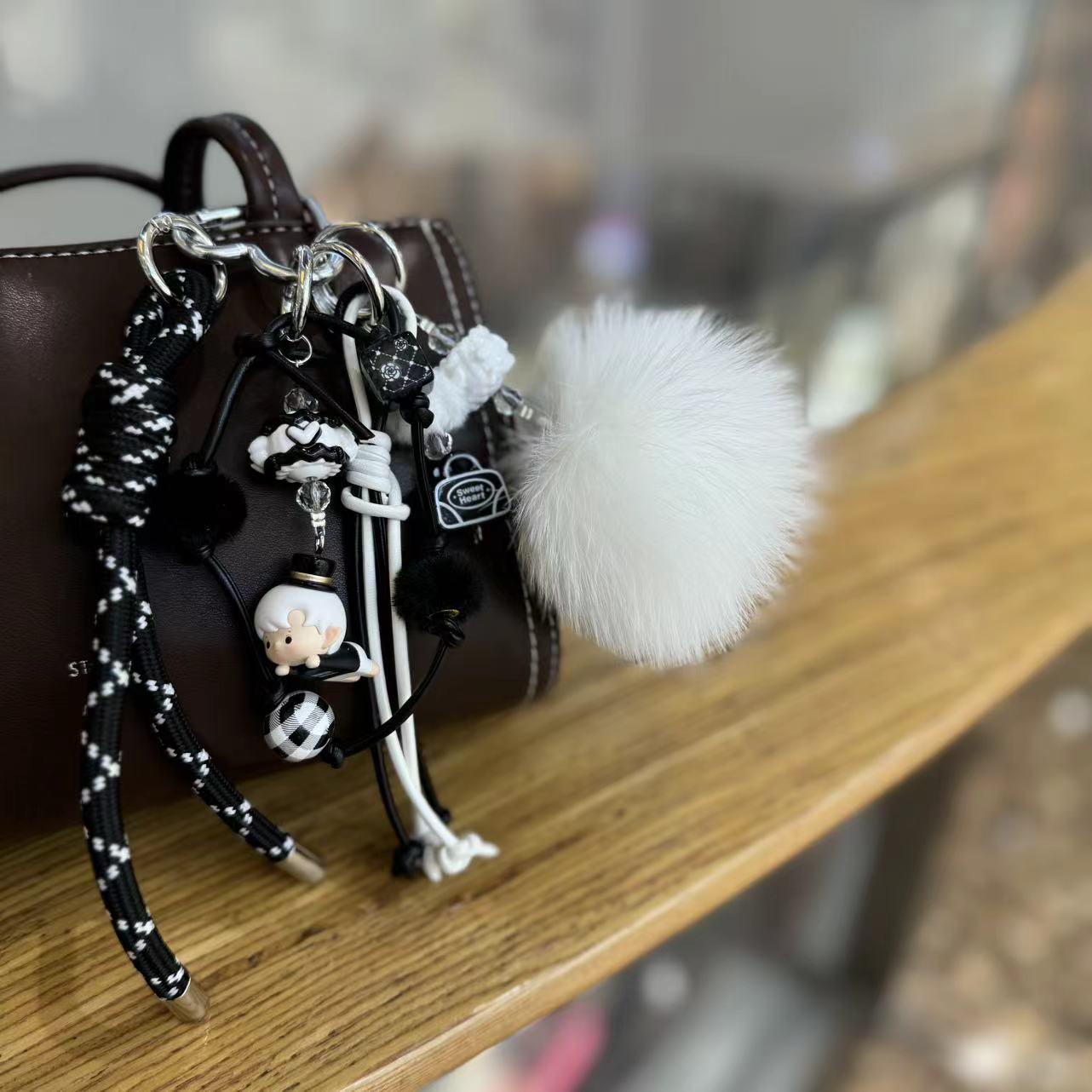 Плюшевий брелок для сумки серії Miu: Милий ляльковий кулон та високоцінний брелок-аксесуар
Плюшевий брелок для сумки серії Miu: Милий ляльковий кулон та високоцінний брелок-аксесуар