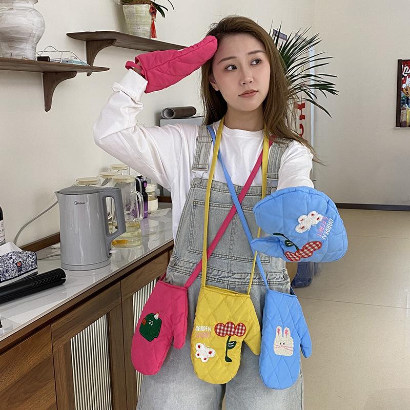 New fashion mobile phone bag women s large-capacity embroidery cute casual versatile canvas bag shoulder bag
New fashion mobile phone bag women s large-capacity embroidery cute casual versatile canvas bag shoulder bag