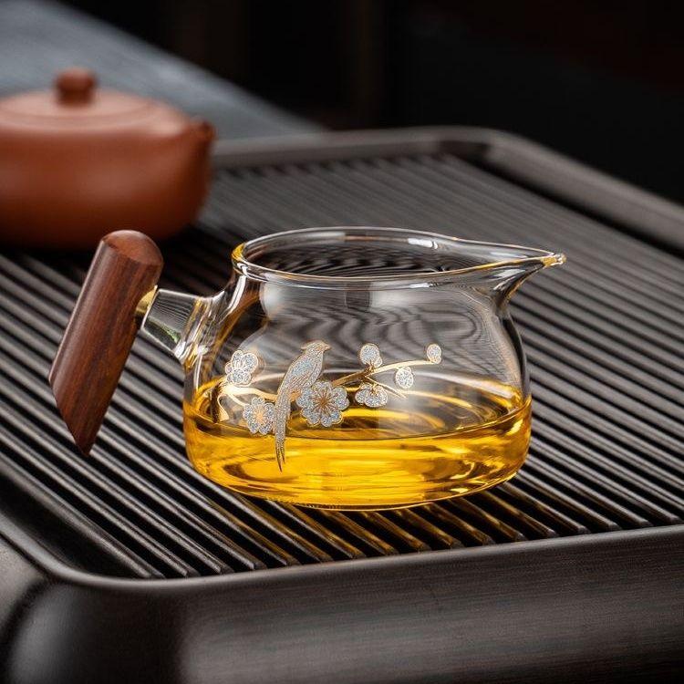 Magpie Tea Dispenser,Plum Blossom Wood Handle Fair Cup,Wooden Handle Teapot Make Tea Dispenser,Wine Dispenser Glassware 350ML
Magpie Tea Dispenser,Plum Blossom Wood Handle Fair Cup,Wooden Handle Teapot Make Tea Dispenser,Wine Dispenser Glassware 350ML