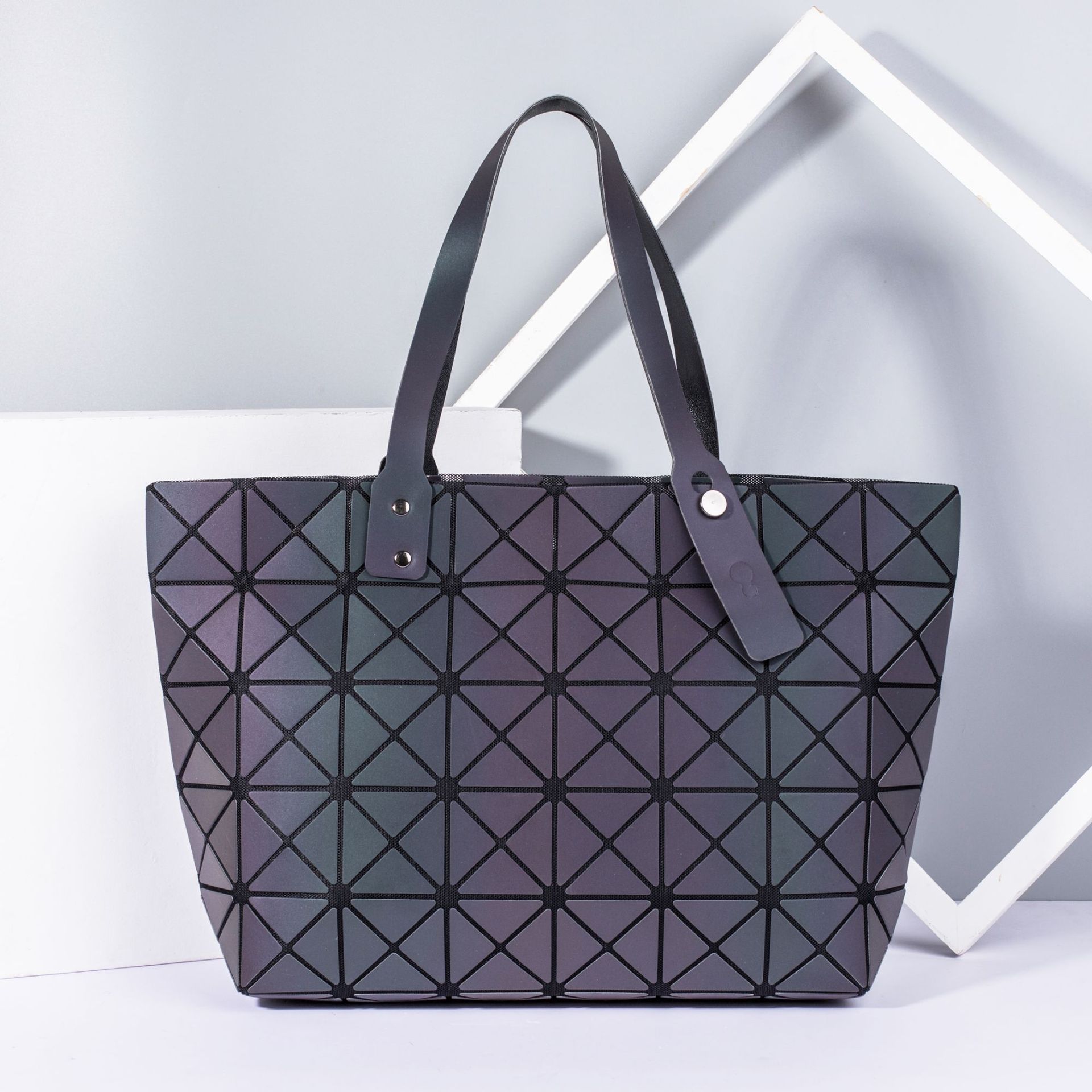New Variety Luminous Rhombus Bag Women s Folding Laser Bag Rhombus Handbag Geometric Bag
New Variety Luminous Rhombus Bag Women s Folding Laser Bag Rhombus Handbag Geometric Bag