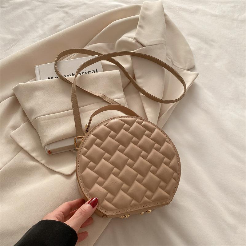 Женская нишевая дизайнерская сумка-мессенджер через плечо, новая весна 2025 года, универсальная сумка-мессенджер через плечо, маленькая круглая сумка, женская хаки
Женская нишевая дизайнерская сумка-мессенджер через плечо, новая весна 2025 года, универсальная сумка-мессенджер через плечо, маленькая круглая сумка, женская хаки
