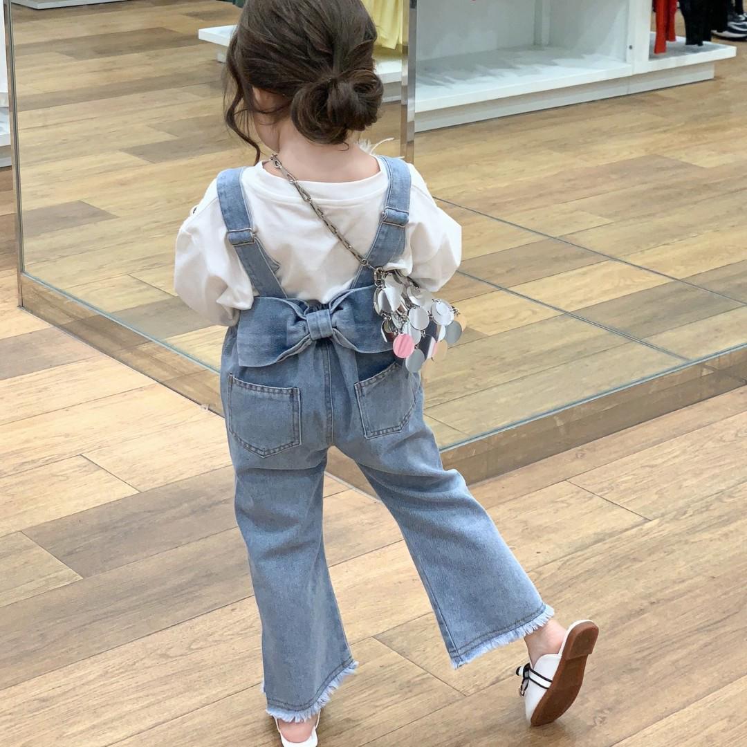 Final Sale: Girls Spring Outfit - Solid Color Shirt + Denim Bow Suspender Pants 110 cm 
Final Sale: Girls Spring Outfit - Solid Color Shirt + Denim Bow Suspender Pants 110 cm