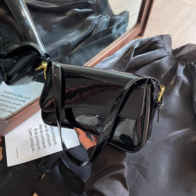 Large capacity leisure senior sense of shape soft durable fashion exquisite new light luxury commuting slanting cross shoulder handbag
Large capacity leisure senior sense of shape soft durable fashion exquisite new light luxury commuting slanting cross shoulder handbag